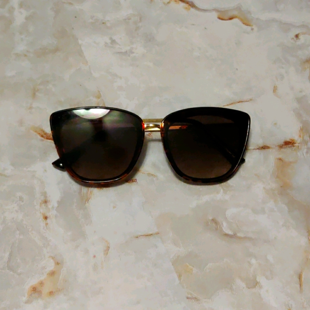 Cat eye sunglasses